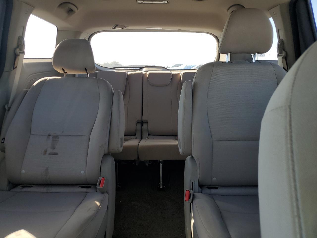2015 KIA Sedona lx