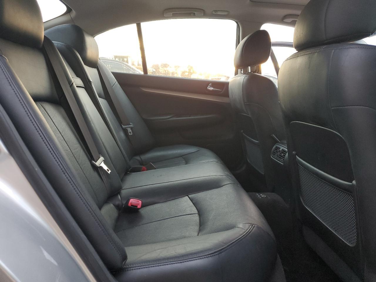 2011 Infinity G25 Sedan x