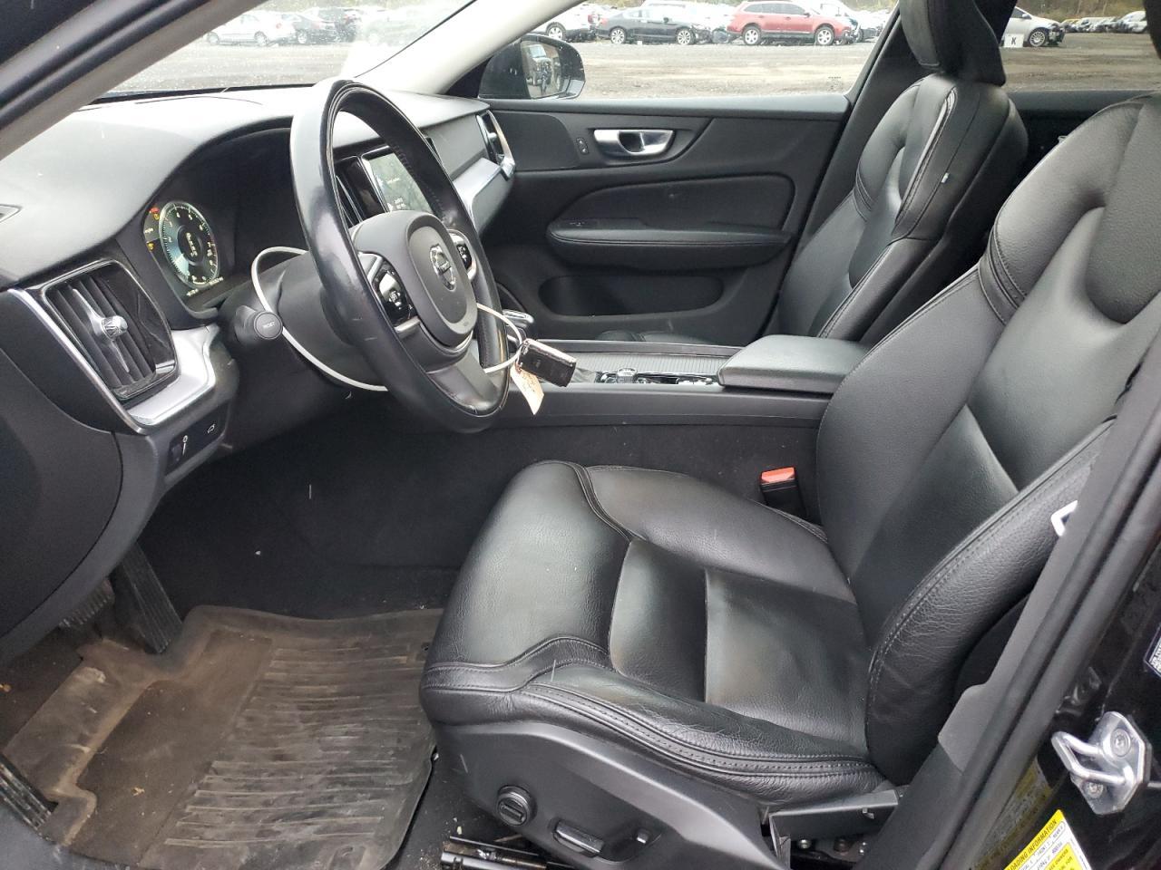 2020 Volvo V60 Cross Country T5 Momentum