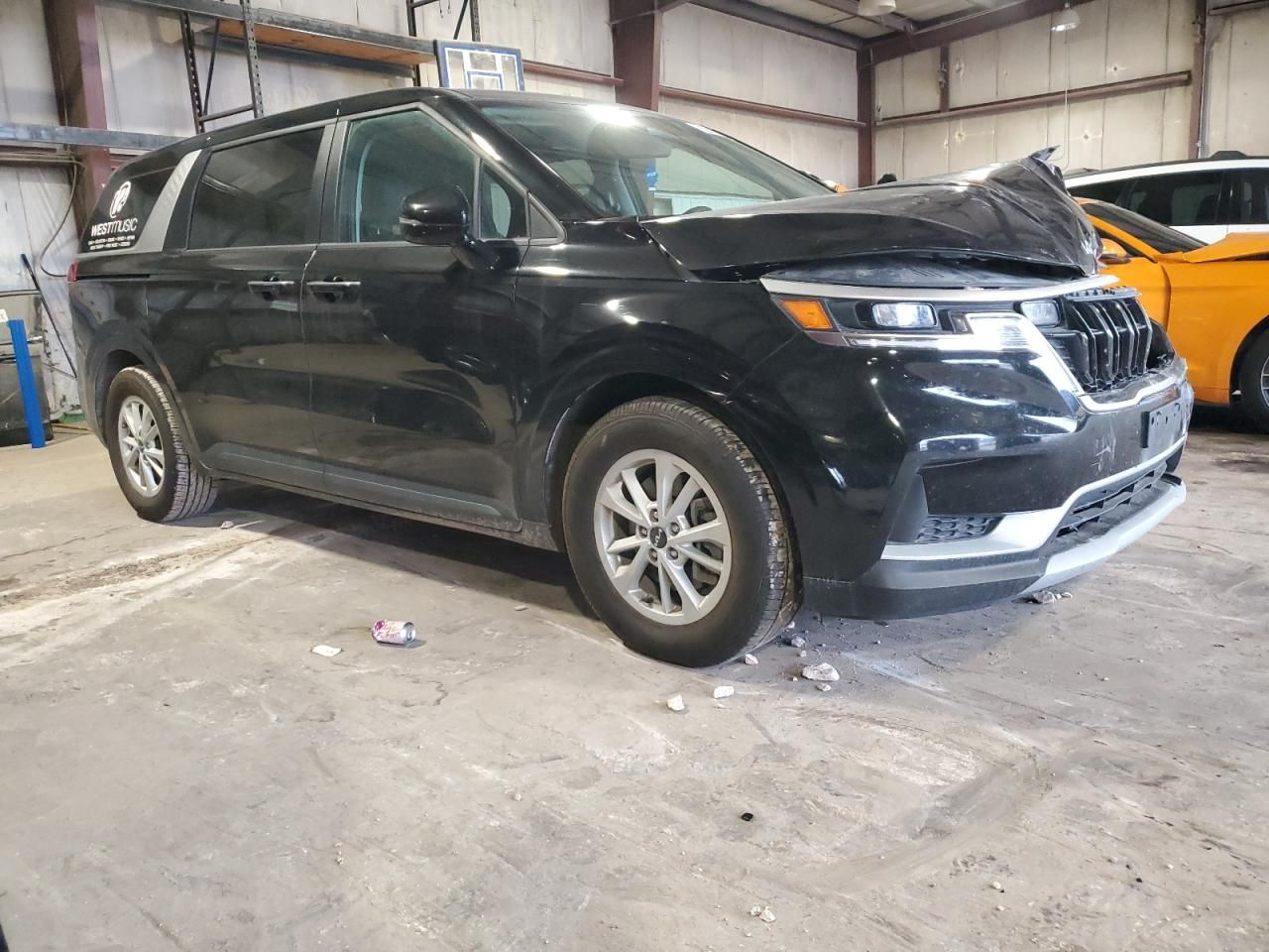 2024 KIA Carnival lx