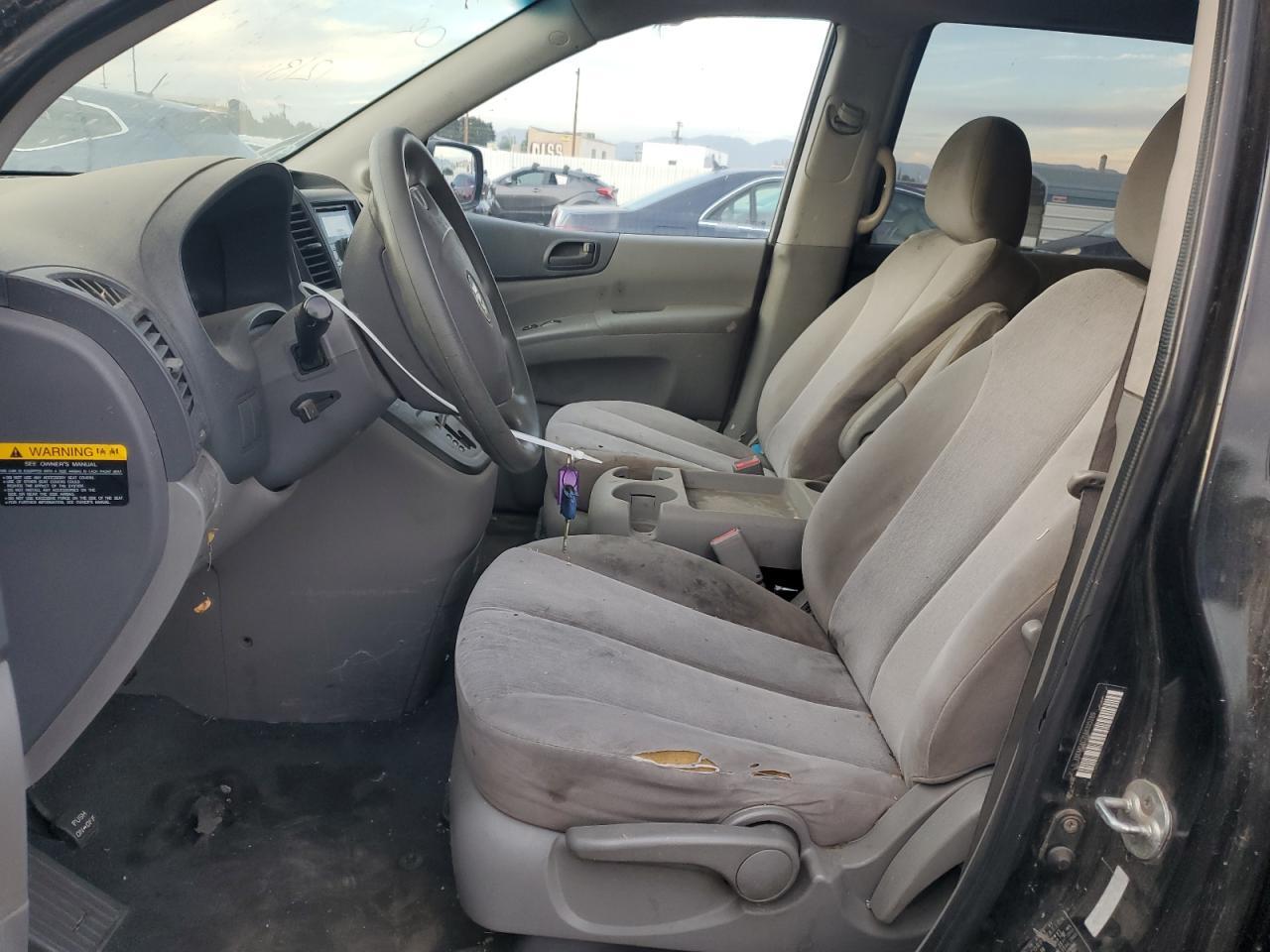 2010 KIA Sedona lx
