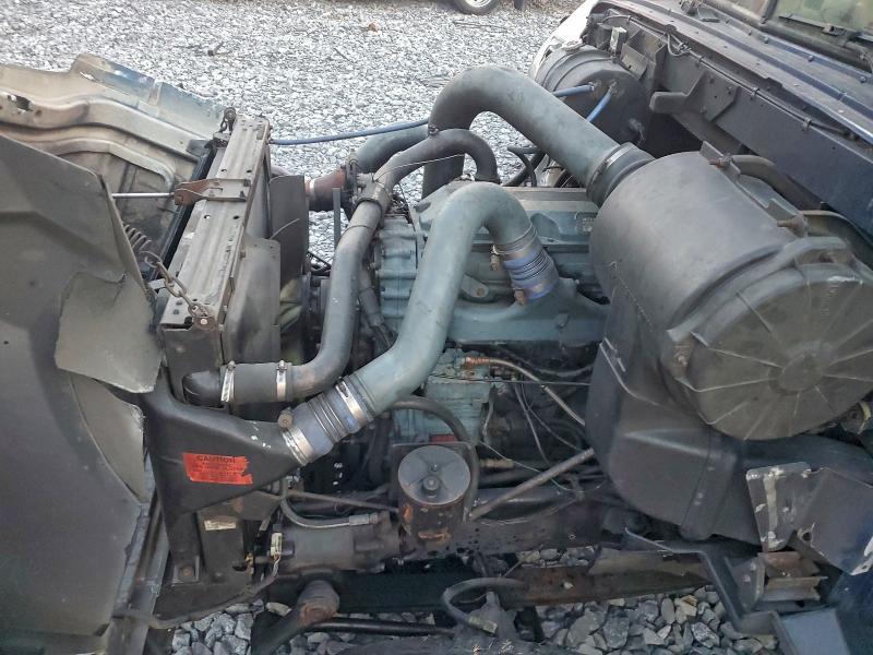 2000 International 9200 Semi Truck