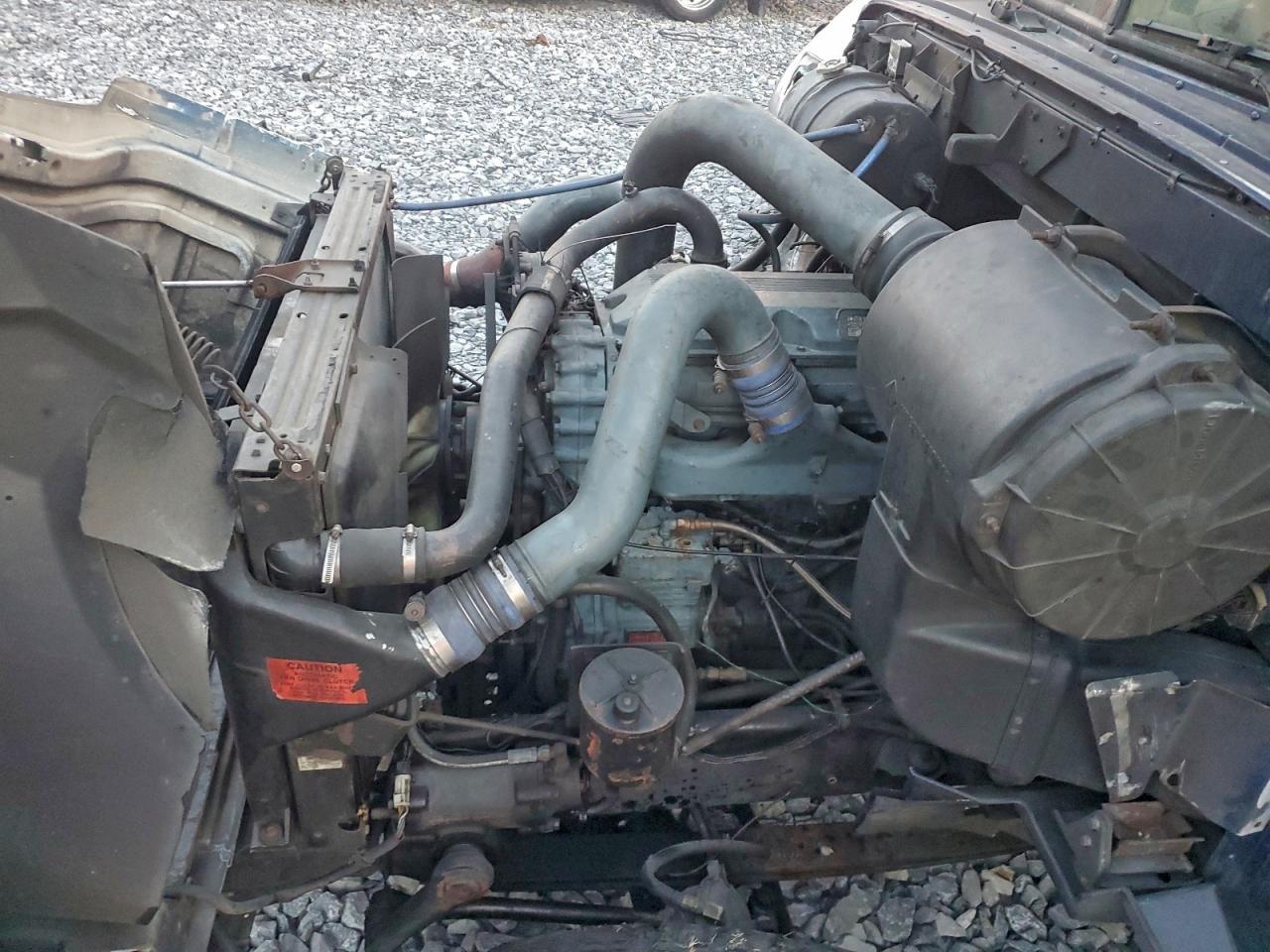 2000 International 9200 Semi Truck