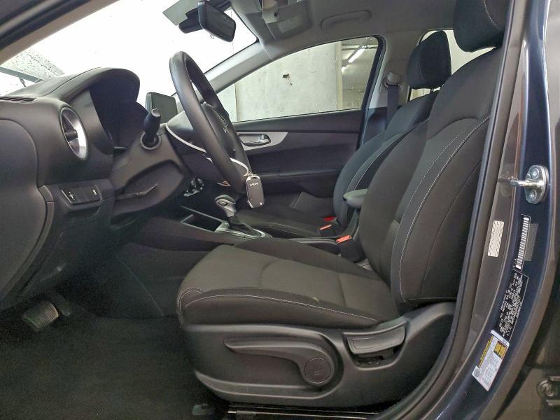 2023 KIA Forte lx