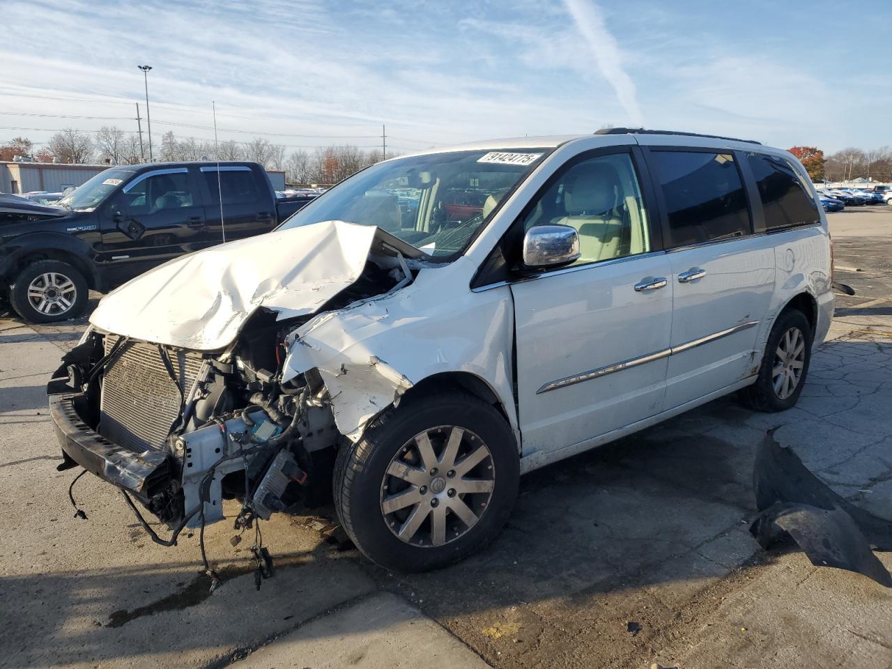 2012 Chrysler Town & Country Touring l