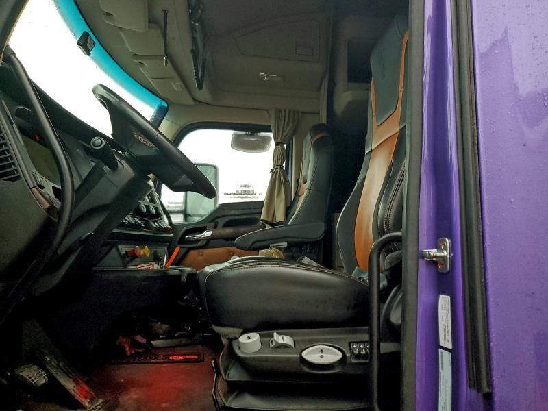 2023 Kenworth T680 Semi Truck