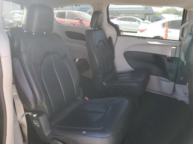 2017 Chrysler Pacifica Touring l