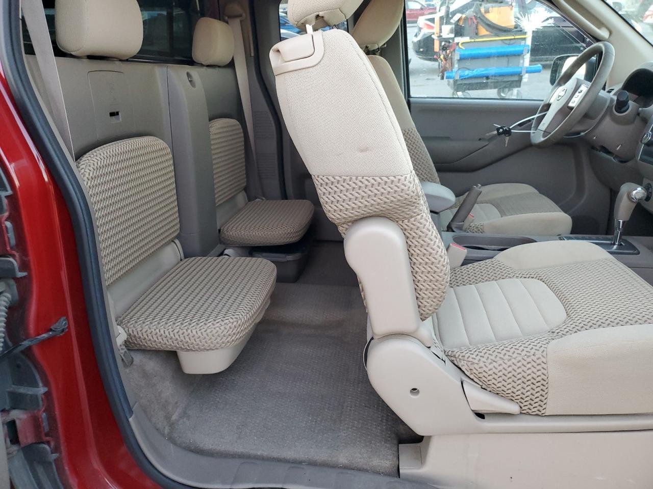 2010 Nissan Frontier King cab se