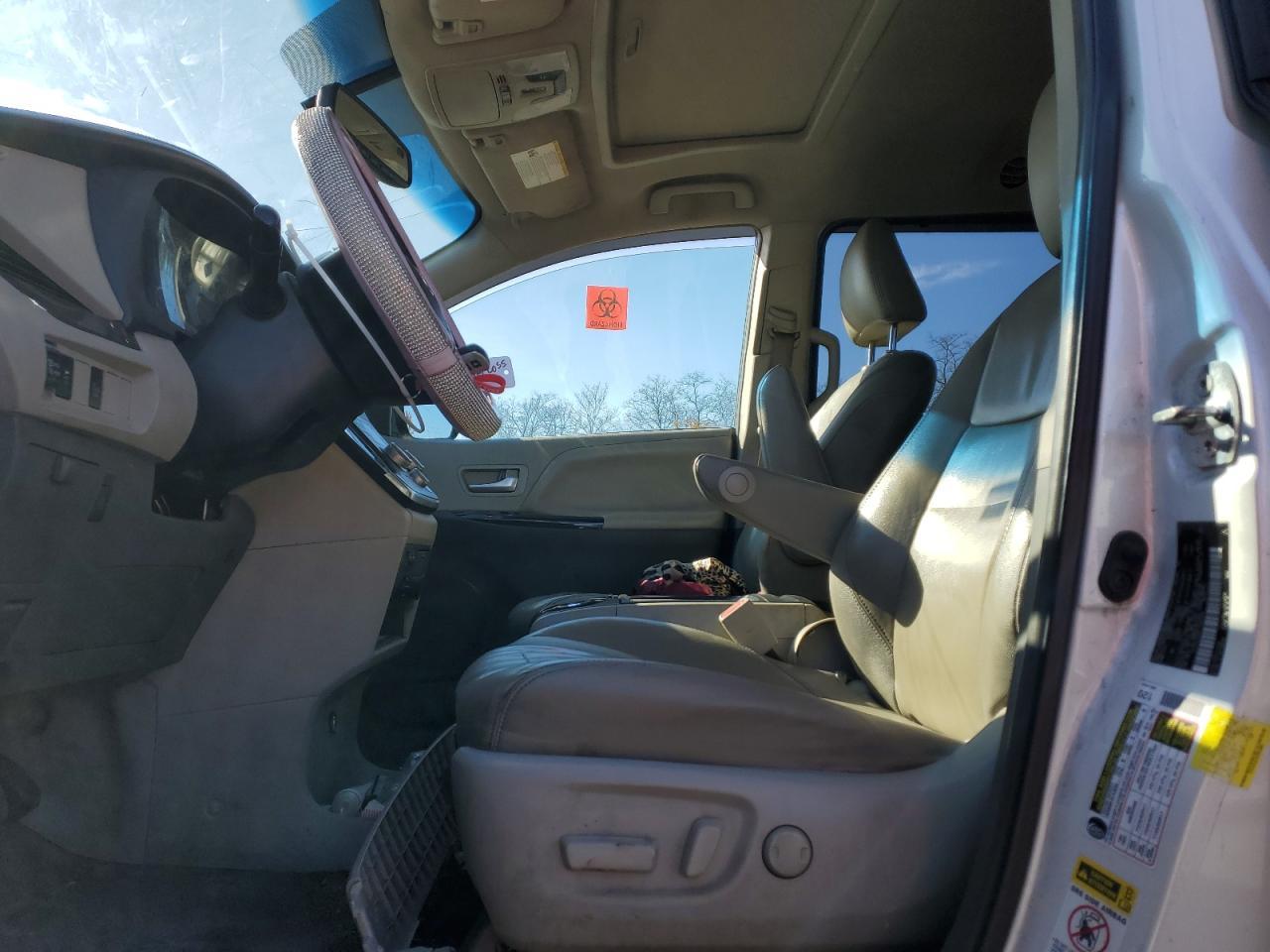 2015 Toyota Sienna xle