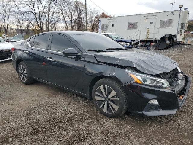 2022 Niss Altima