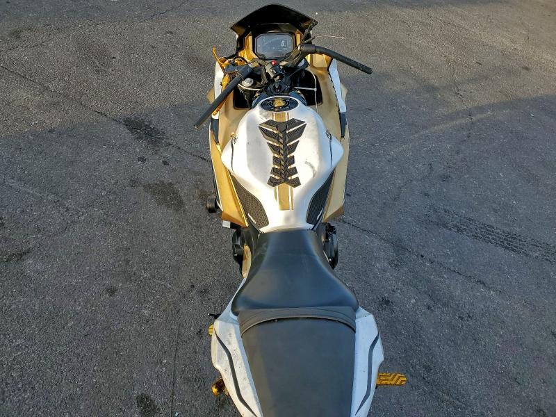 2020 Kawasaki Ex650 m
