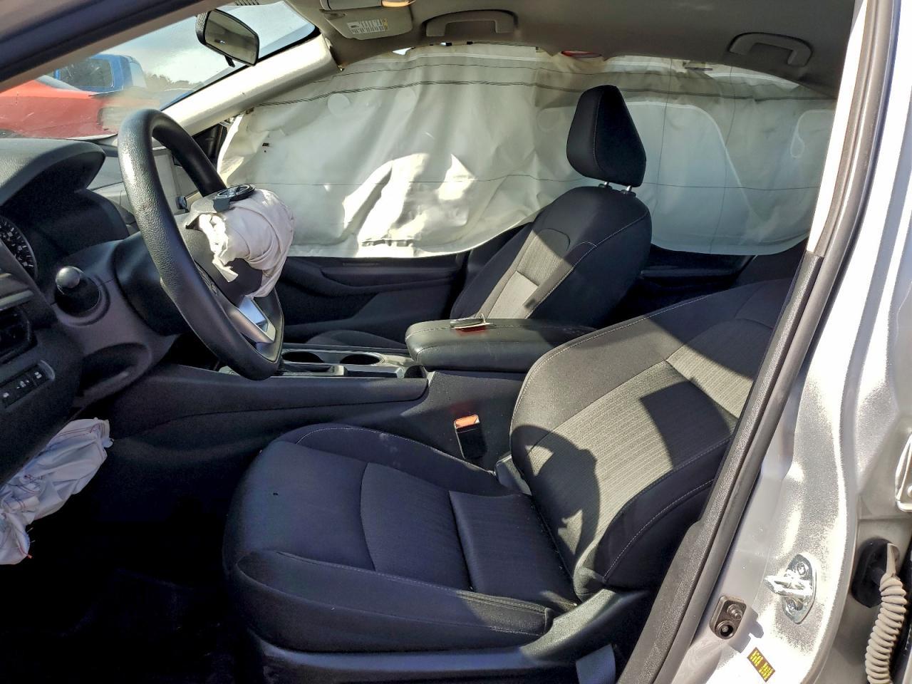 2024 Nissan Altima sv