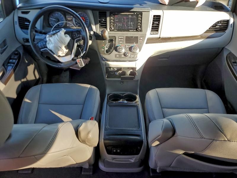 2019 Toyota Sienna xle