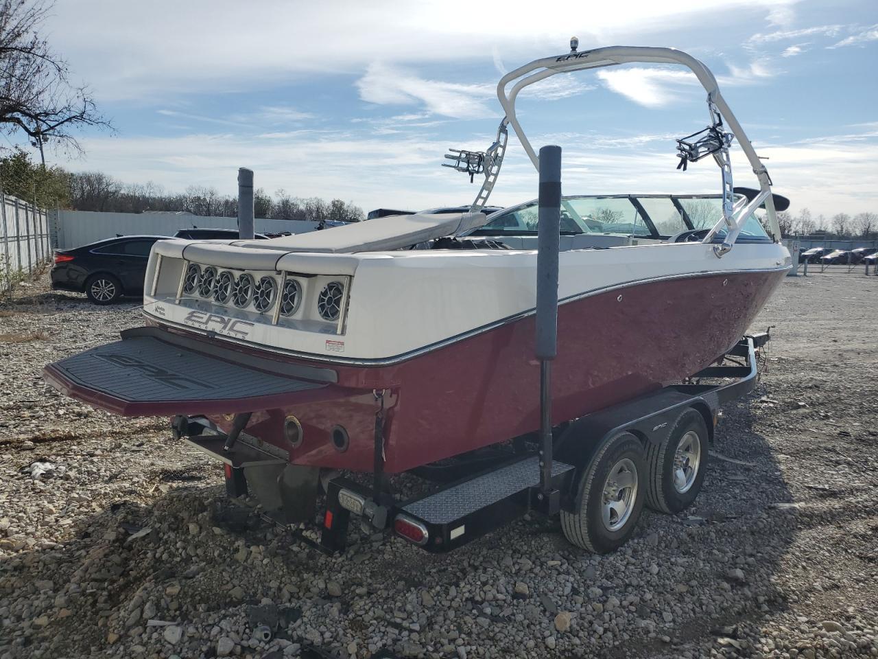 2013 Epic Wake Boat