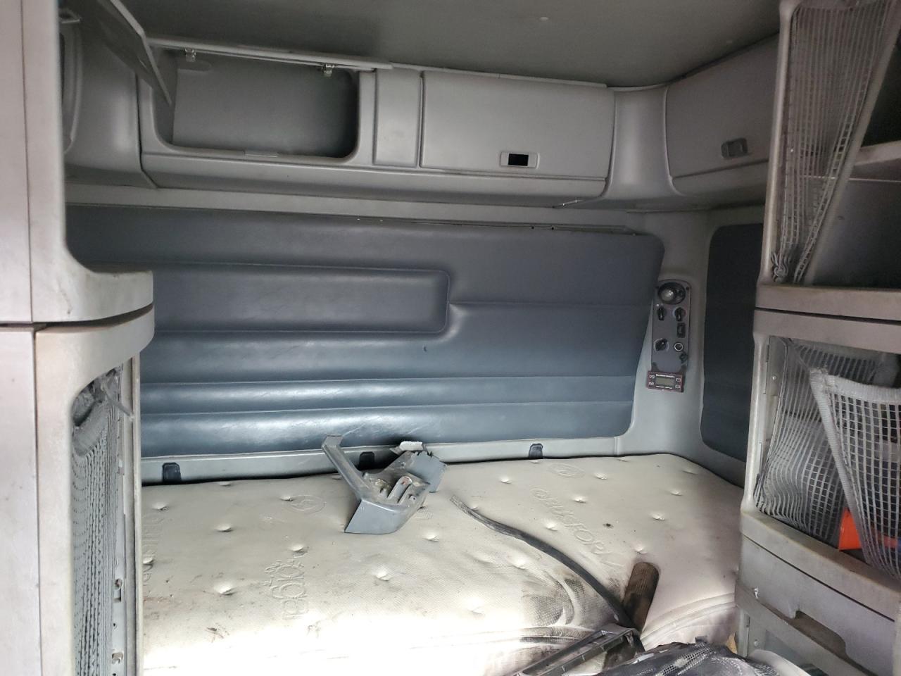 1999 Freightliner Conventional Semi Truck