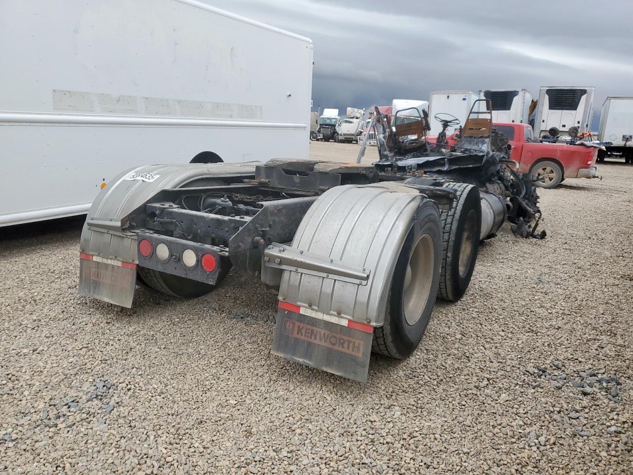 2013 Kenworth T600 Semi Truck