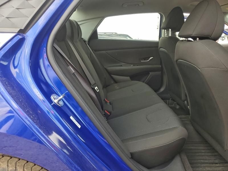 2025 Hyundai Elantra se