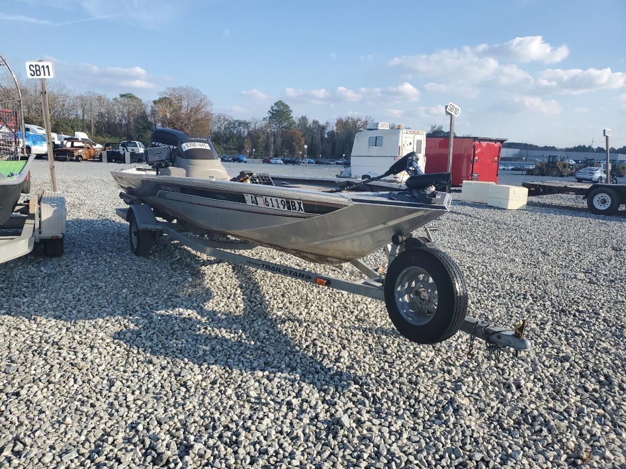 2000 Tracker Boat