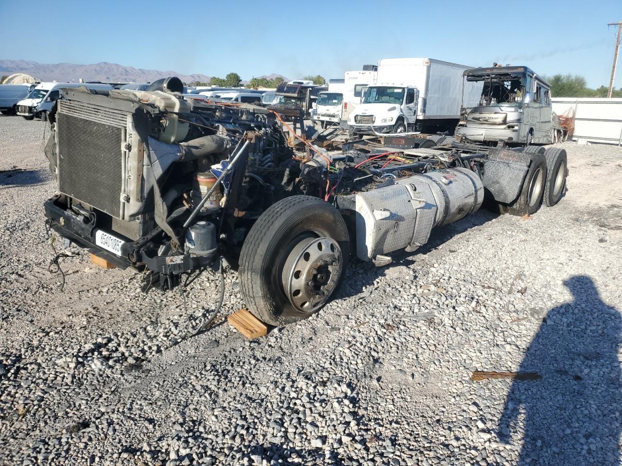 2013 Freigliner 2013 Freightliner Cascadia Truck Cab AND Chassis