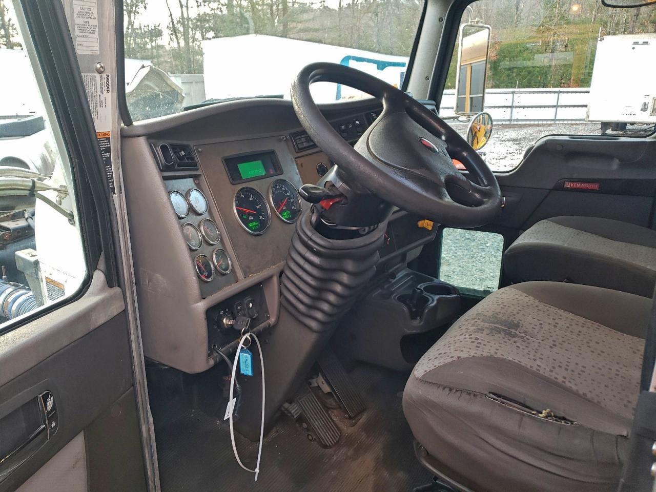 2016 Kenworth T370 BOX Truck