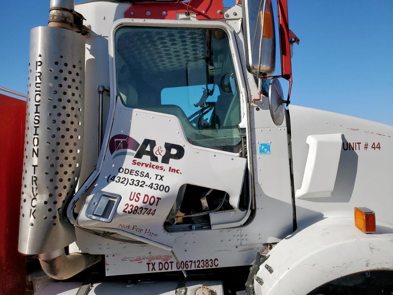 2002 Kenworth T800 Toter Truck