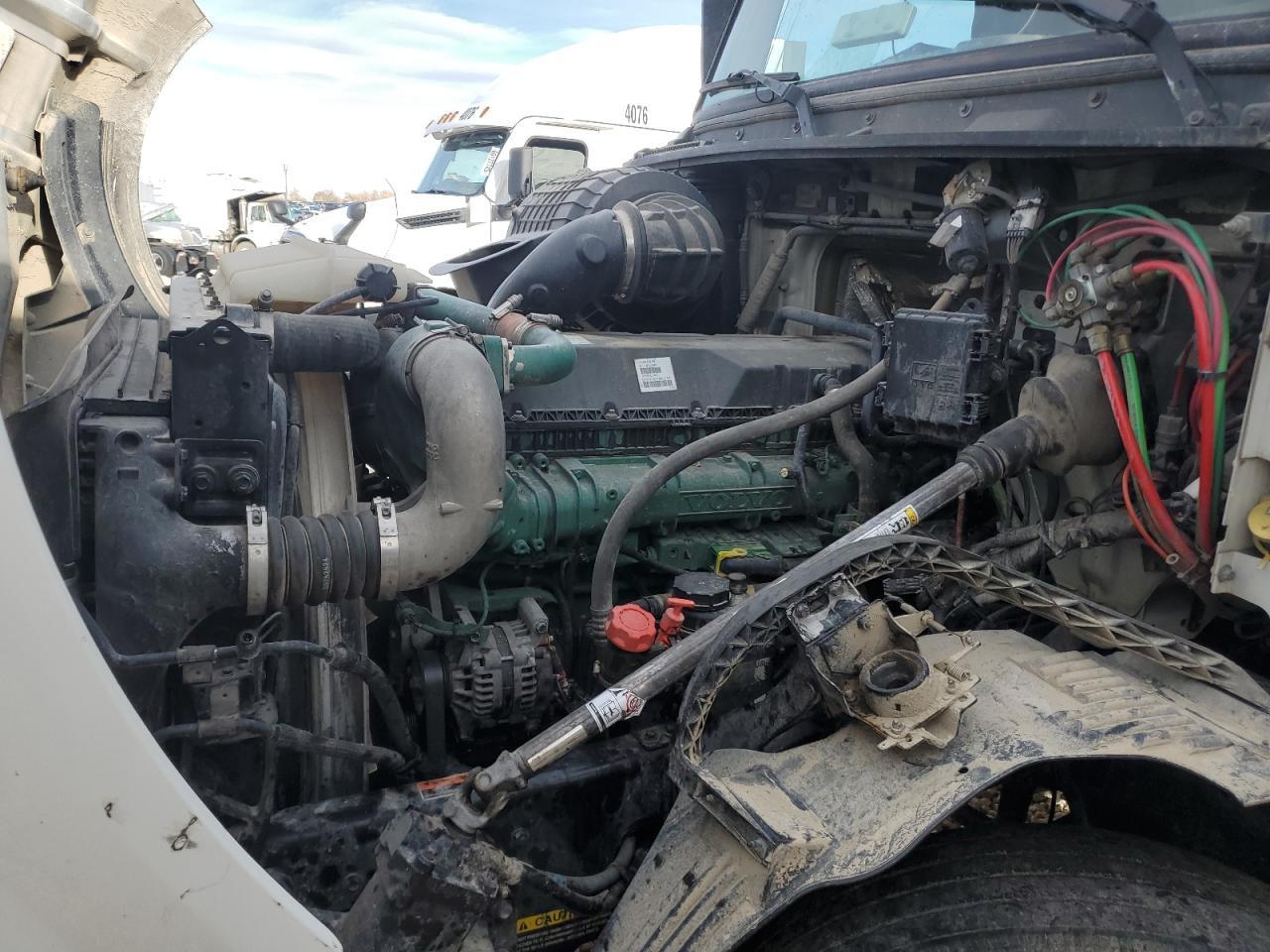 2017 Volvo VNL Semi Truck