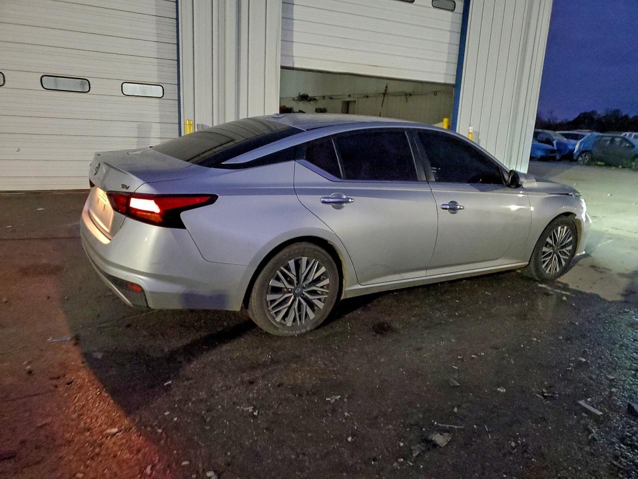2023 Nissan Altima sv