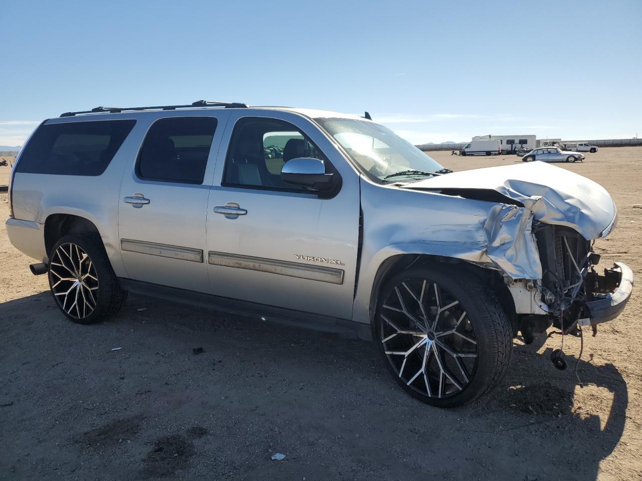 2011 GMC Yukon xl C1500 sle
