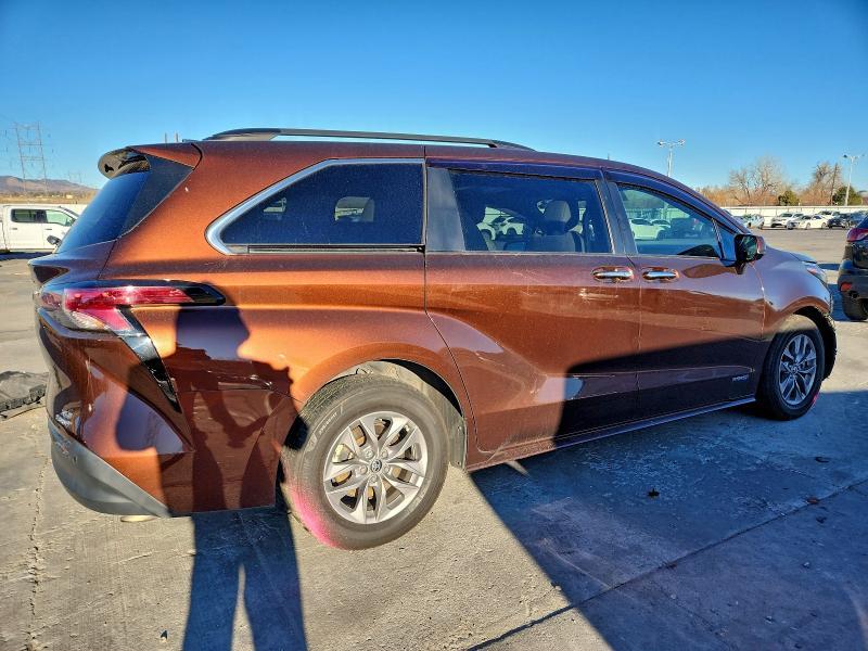 2021 Toyota Sienna xle 7-passenger