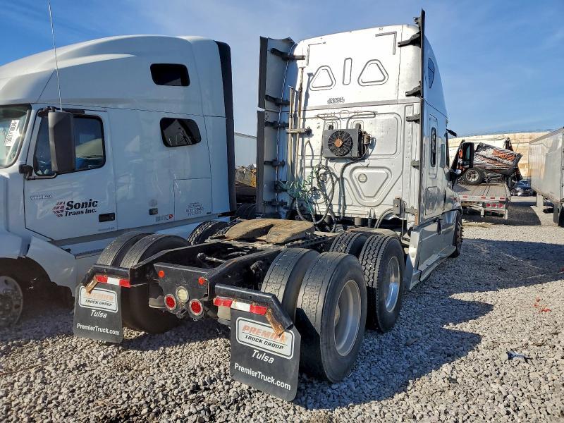 2017 Freigliner 2017 Freightliner Cascadia 125 Semi Truck