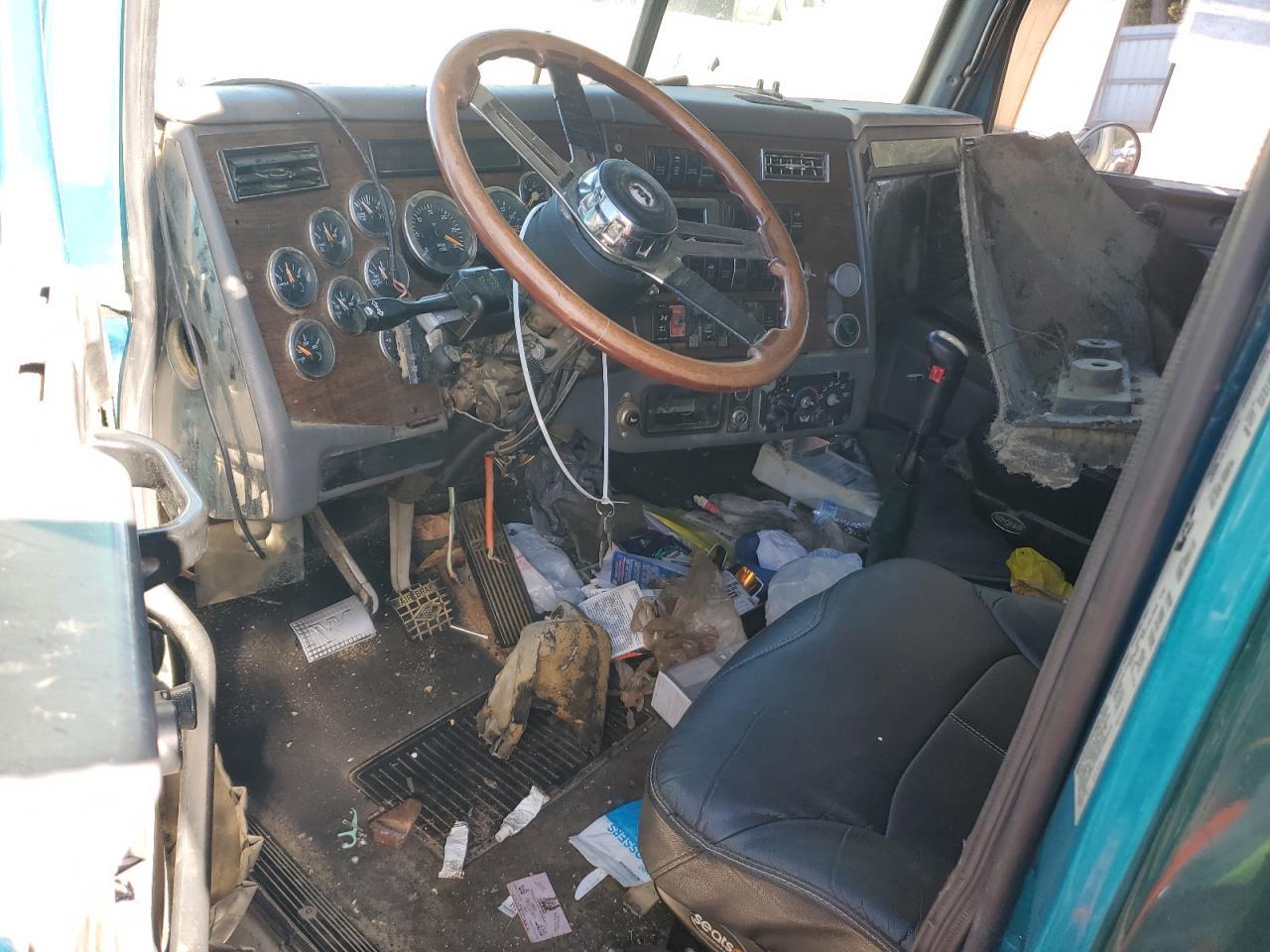 2001 Western Star 4900 Semi Truck