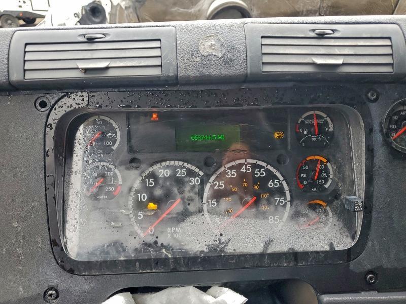 2019 Freightliner Cascadia 113 Semi Truck