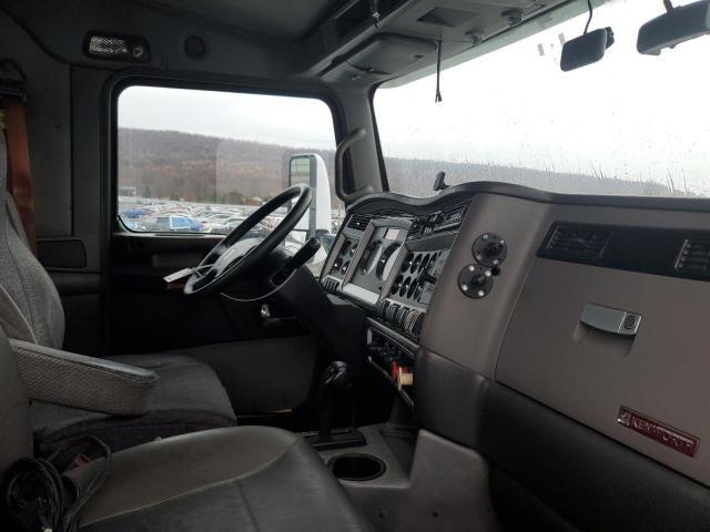2013 Kenworth T660 Semi Truck