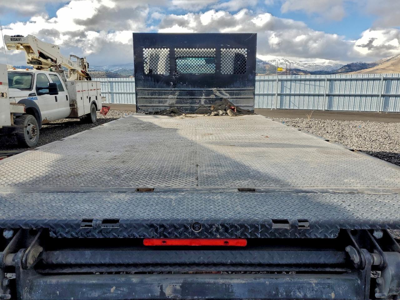 2023 Isuzu NPR HD Flatbed Truck