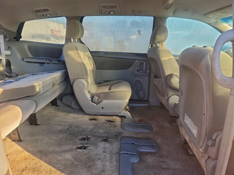 2005 Toyota Sienna ce