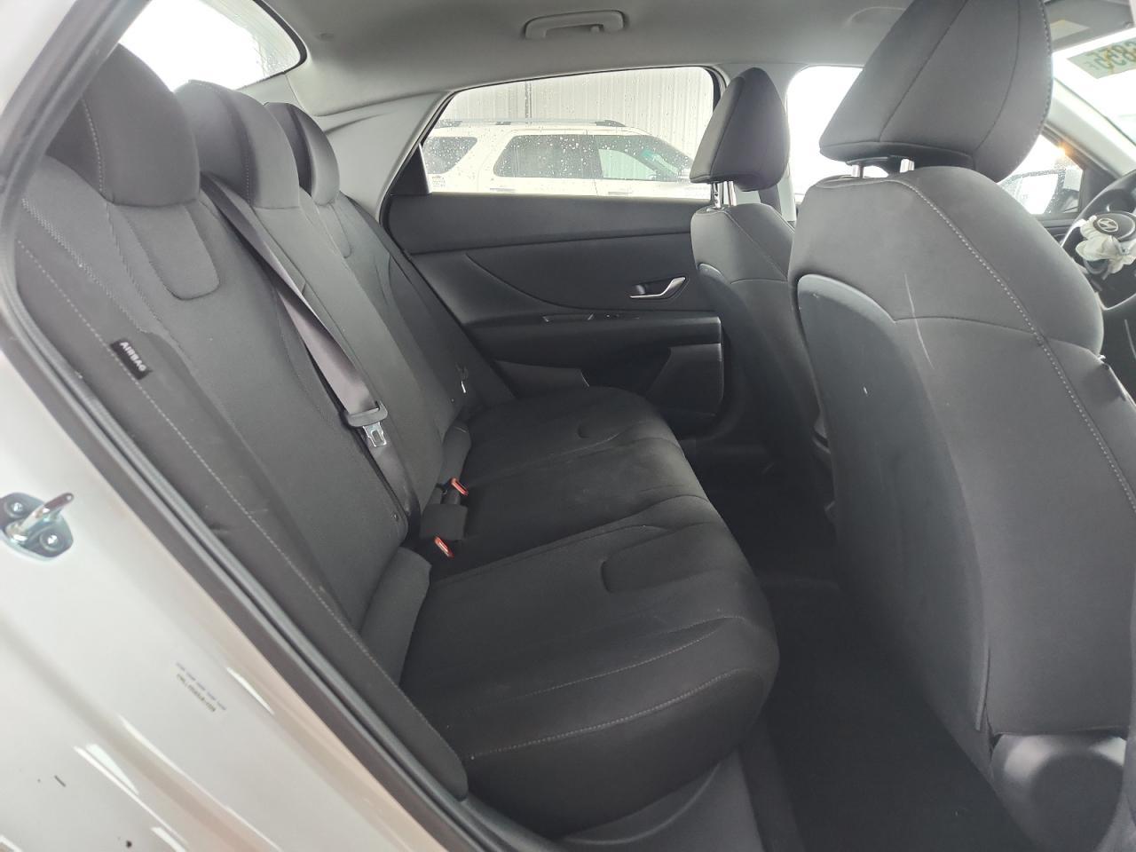 2025 Hyundai Elantra se
