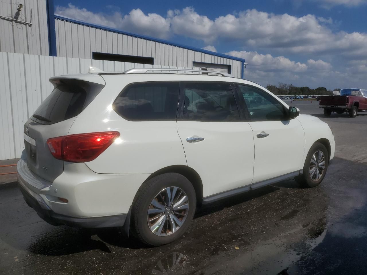 2020 Nissan Pathfinder sv