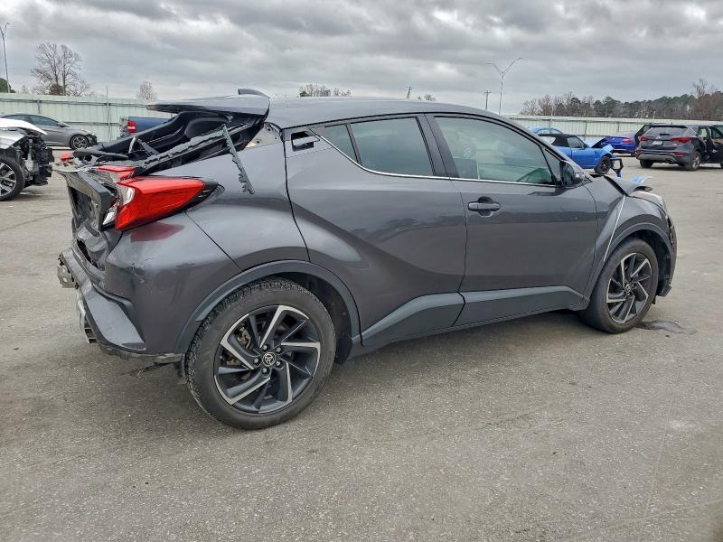 2022 Toyota C-hr xle