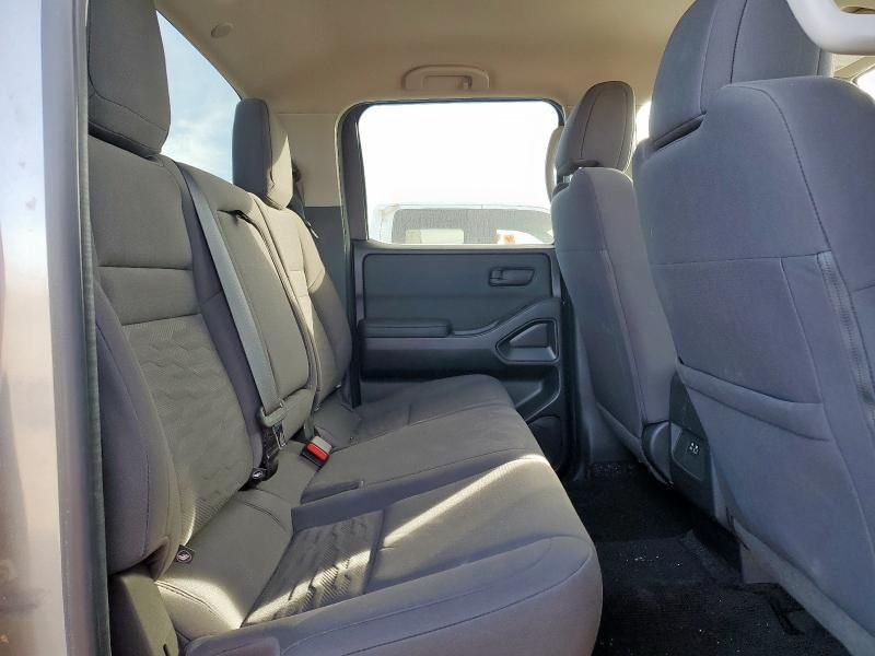 2022 Nissan Frontier s