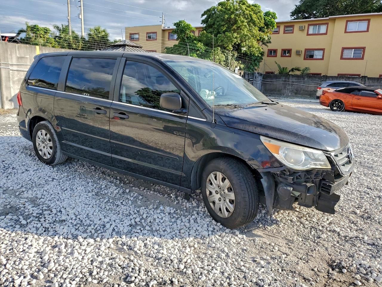 2012 Volkswagen Routan s
