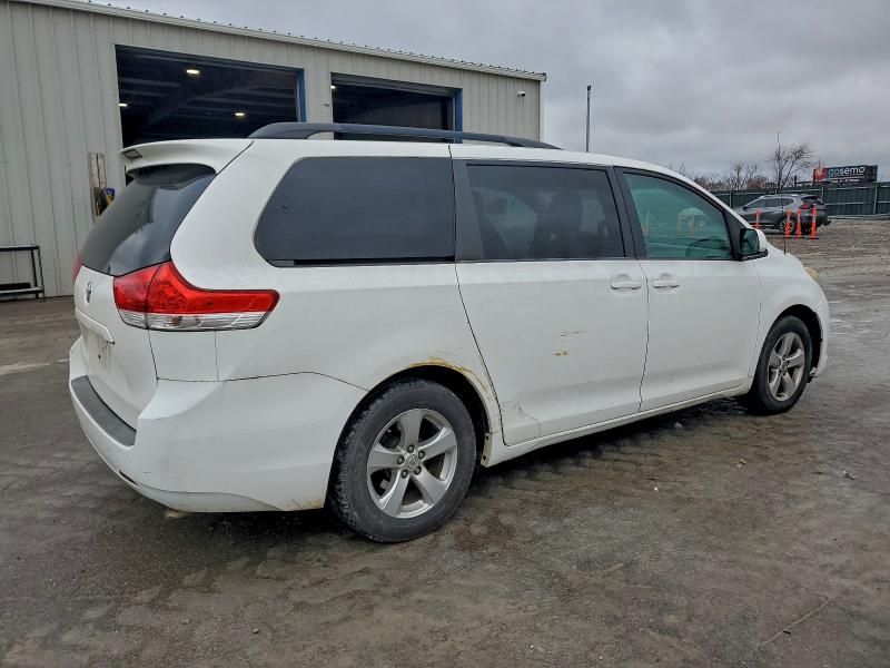 2013 Toyota Sienna le