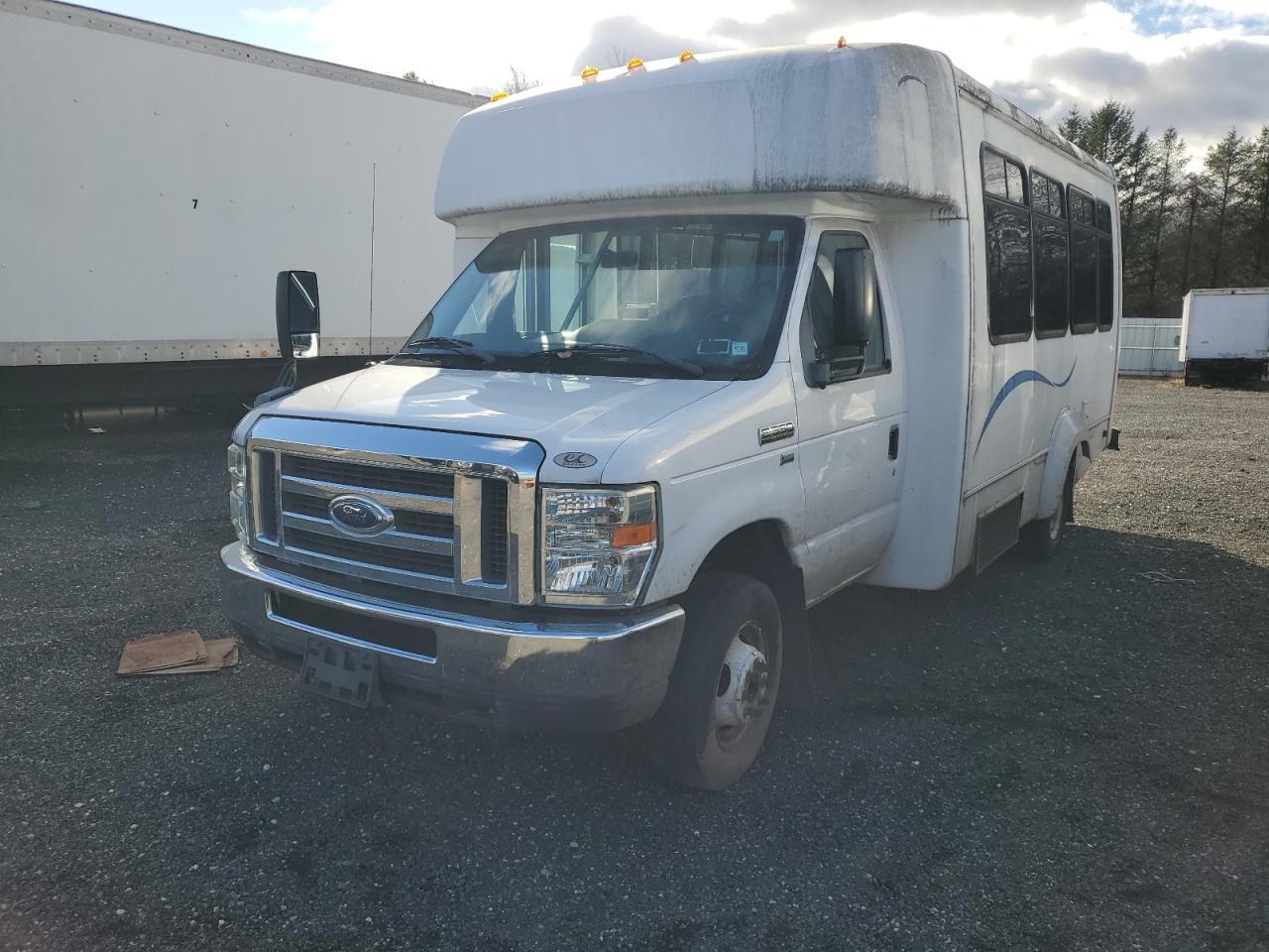 2013 Elkh 2013 Ford E350 Shuttle Bus