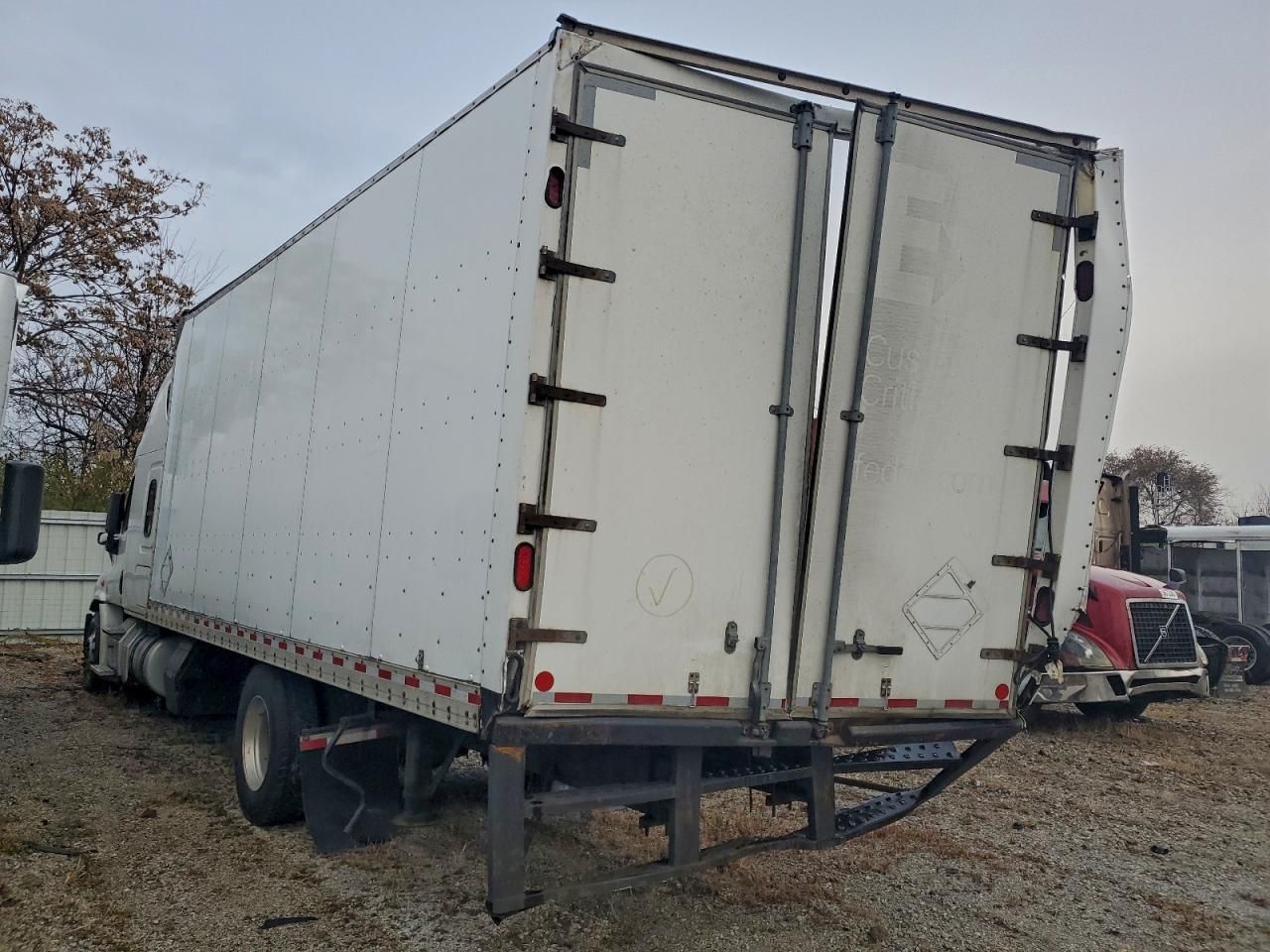 2016 Freightliner Cascadia BOX Truck