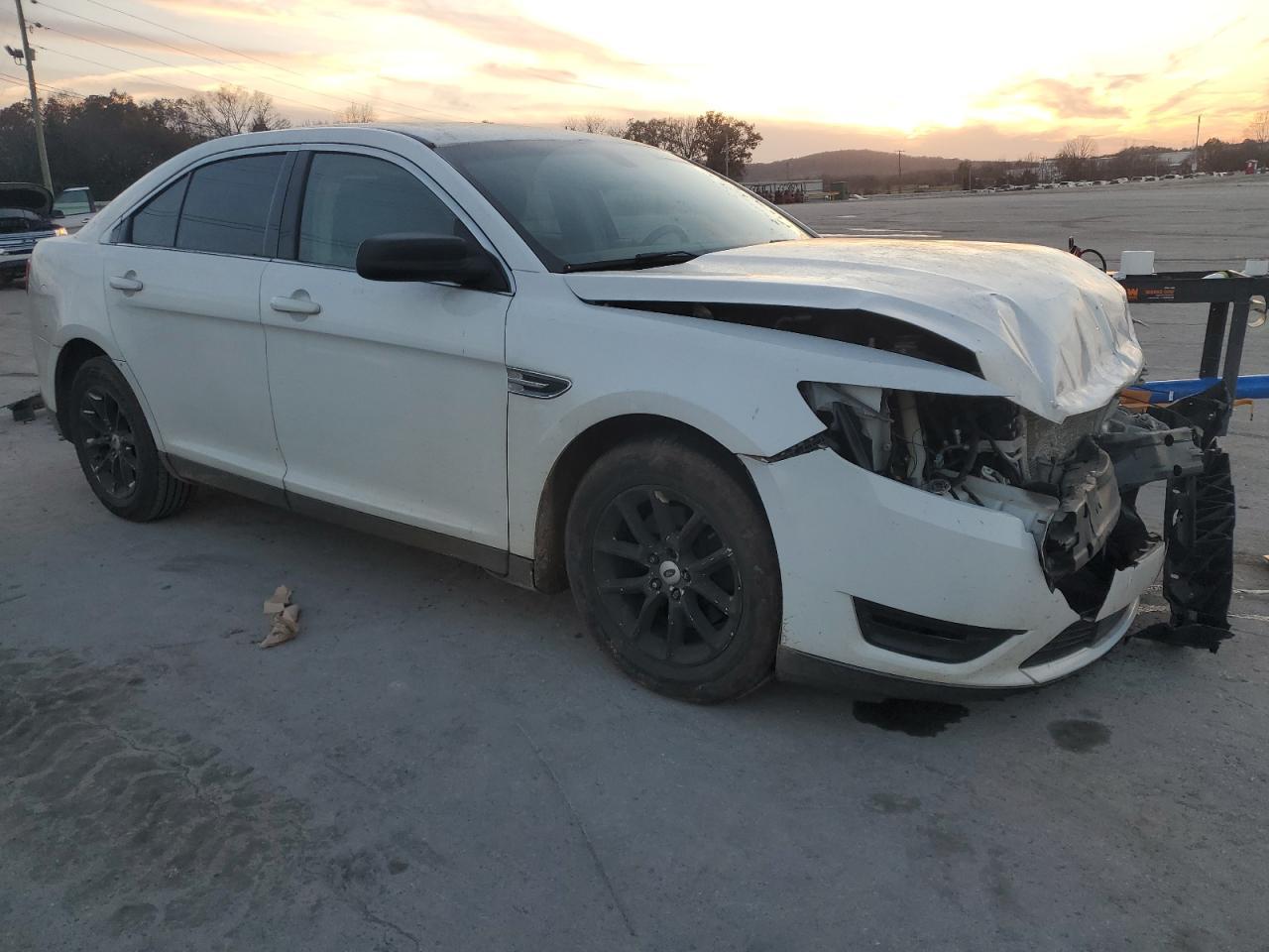 2013 Ford Taurus se