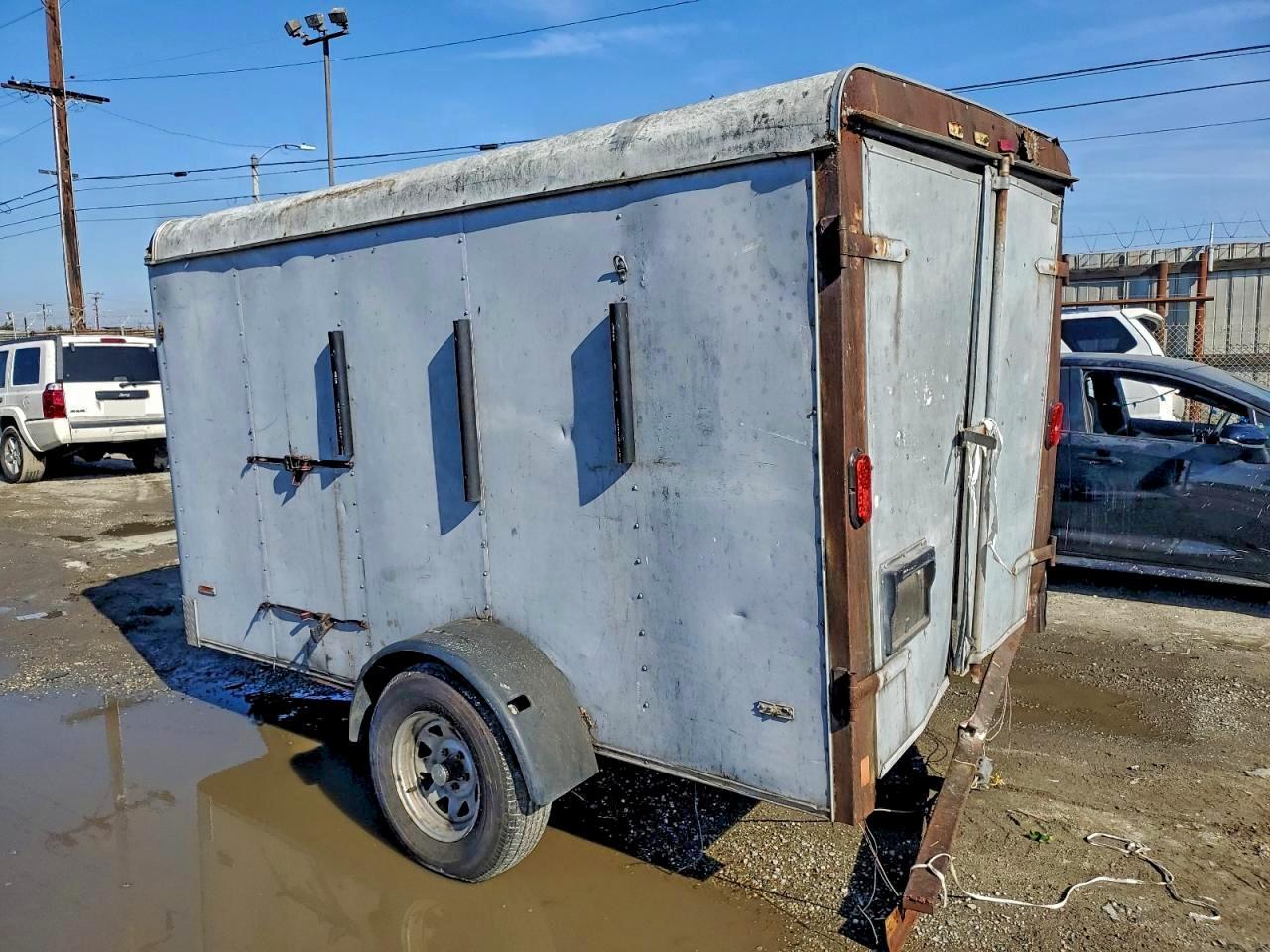 2001 Paec Unknown-Enclosed Cargo Trailer