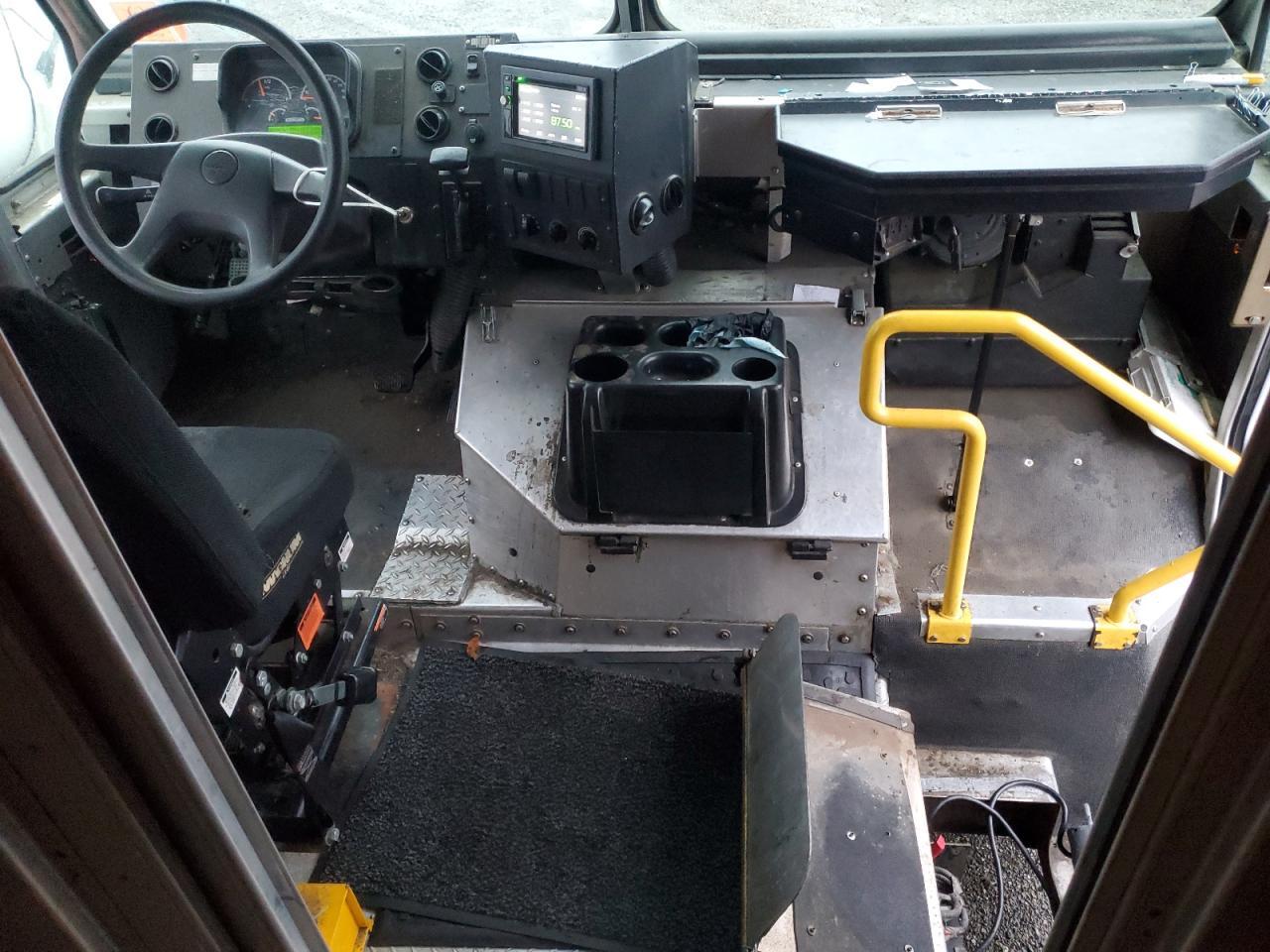 2014 Freightliner MT 45G Delivery Truck