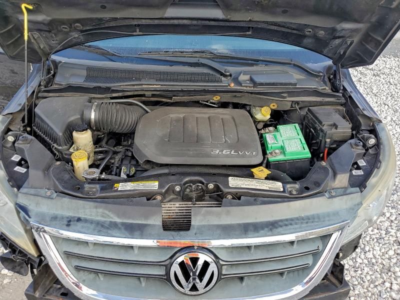 2012 Volkswagen Routan s