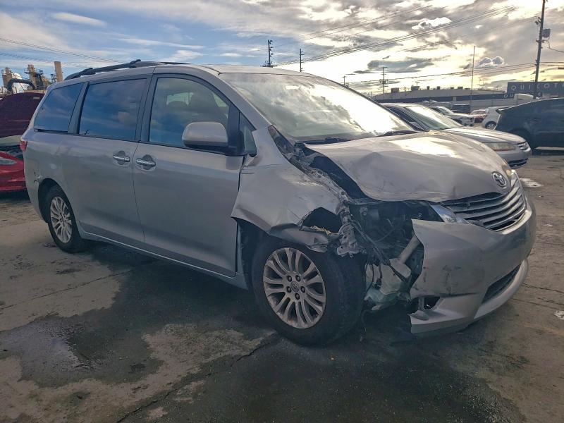 2016 Toyota Sienna xle