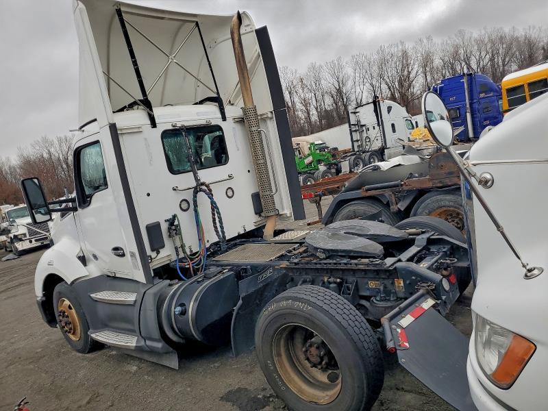 2020 Kenworth T680 Semi Truck