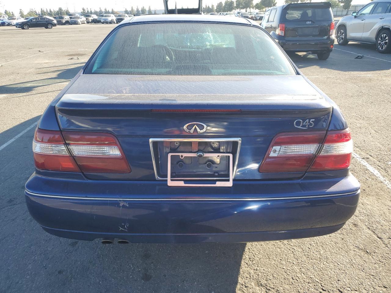 2000 Infiniti Q45 Base